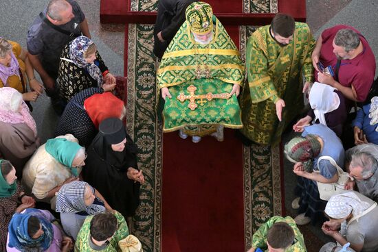 Праздничное богослужение по случаю 80-летия Луганской епархии