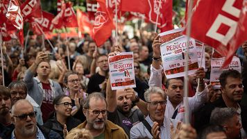 Los sindicatos se movilizan frente a las sedes de la patronal en Espaa por la reduccin de la jornada laboral