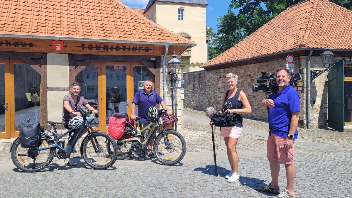 Das Team vom NDR-Fernsehen gemeinsam mit dem Radtourenexperten Thomas Kempernolte (von links) Peter Jagla, Thomas Kempernolte, Rike Castenow und Jörg Teiwes.