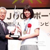 (L to R) JOCTsunekazu Takeda, Miku Kojima, JUNE 8, 2018 : JOC Sports Awards ceremony at Tokyo International Forum, Tokyo, Japan. NOxTHIRDxPARTYxSALES. PUBLICATIONxINxGERxSUIxAUTxHUNxONLY (79740283)  