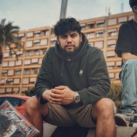 Andreas Bucklisch, bekannt als Rapper und Producer „Eins A“ und „Einsi“ hat das soziale Rap-Projekt „k-now-ledge“ gegründet. Daraus hervor gehen spannende Newcomer, wie er im Podcast berichtet.