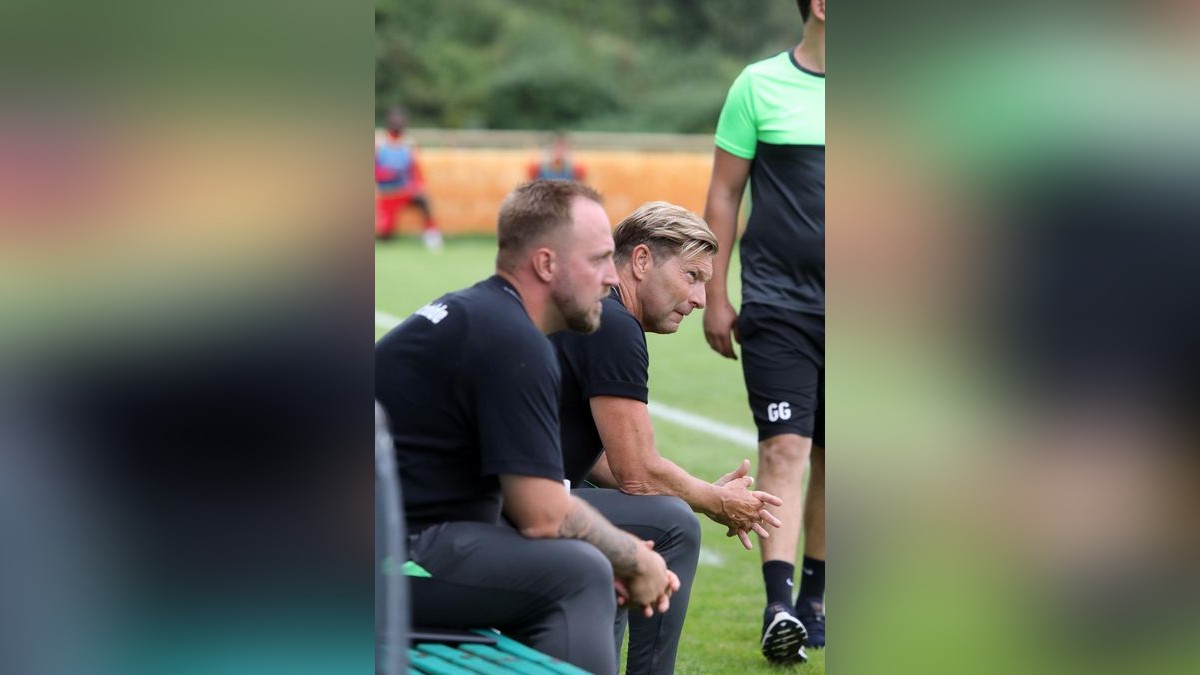 SSV-Coach Alexander Strehmel (re.) konnte mit dem Auftritt seines Teams nicht zufrieden sein.