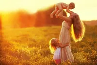 День матери в Украине, Международный день медицинских сестер, Всемирный день здоровья растений. Что еще можно отметить 12 мая