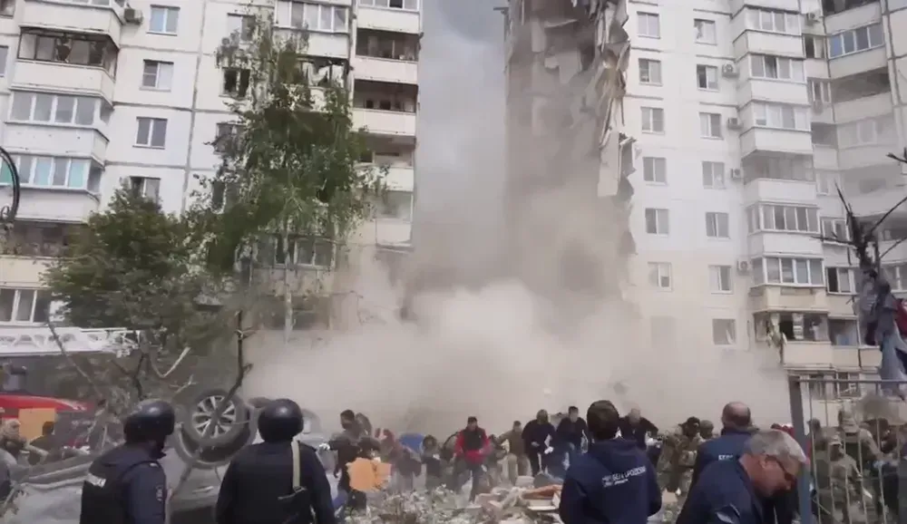 В белгороде обвалилась крыша поврежденного дома (видео)