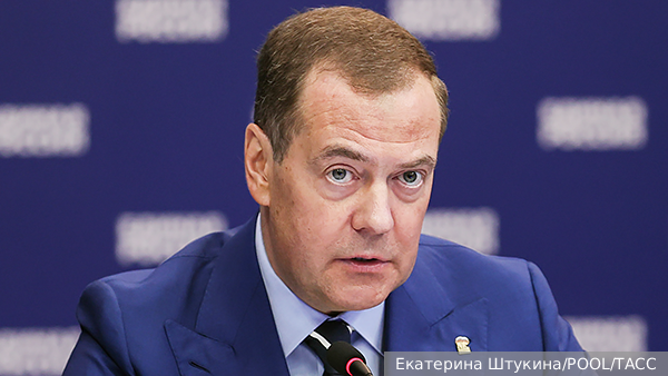 Медведев описал сценарий будущего Украины в случае отказа Киева от мира
