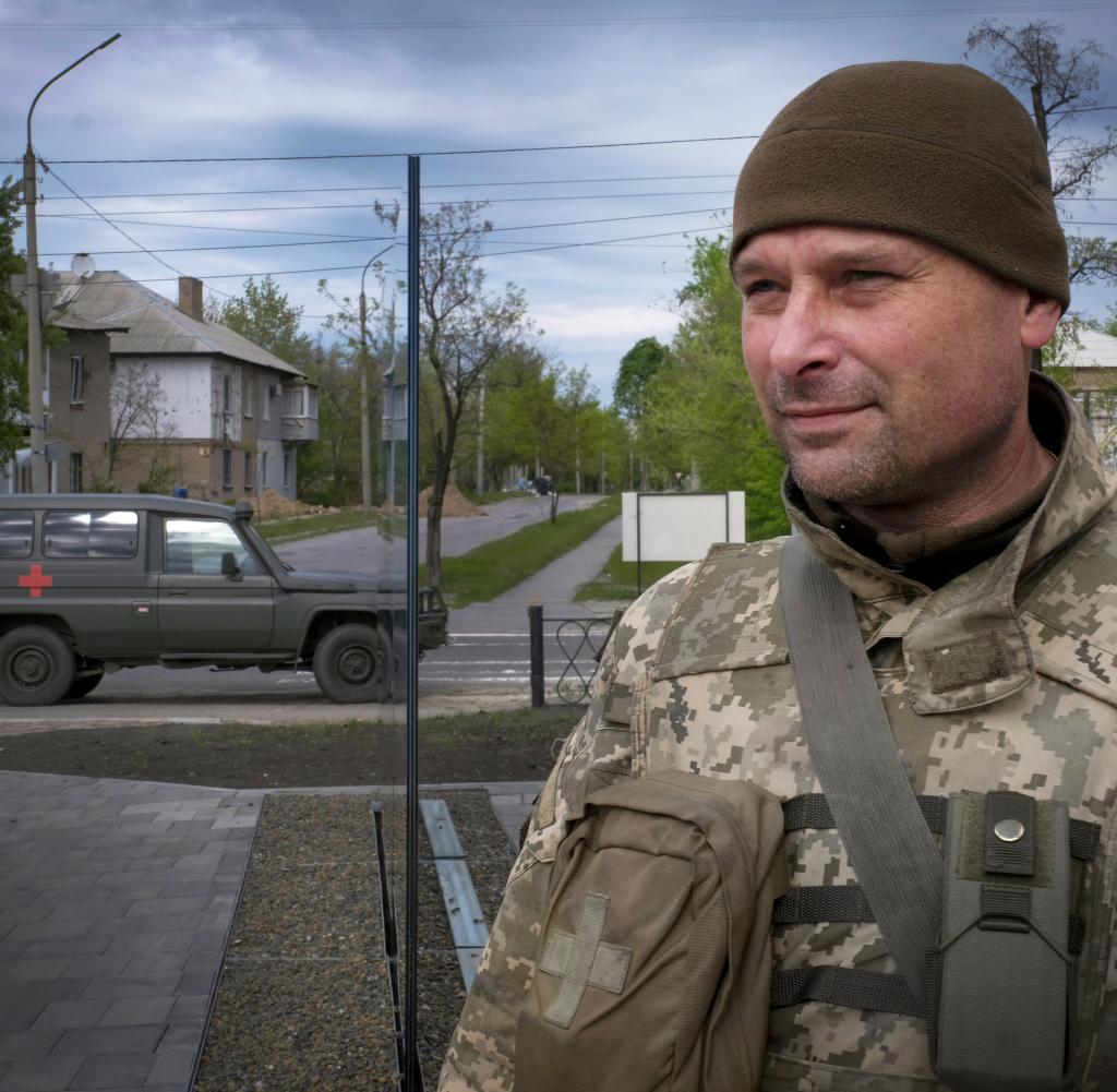 Ständige Todesgefahr: Hauptmann Valery Sobol muss den Transport verwundeter Kameraden im Kampfgebiet sichern