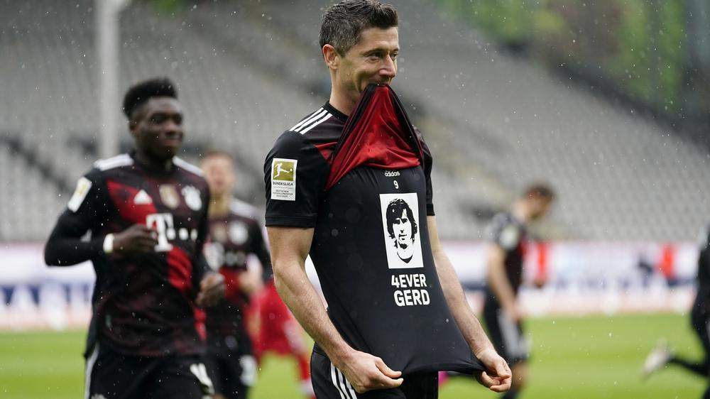 Robert Lewandowski: Darf er weiter treffen? Robert Lewandowski nach seinem 40. Saisontor in Freiburg