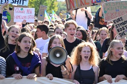 Berlin: Rund 1.000 Menschen demonstrieren für besseren Klimaschutz