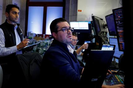 Konjunktur: Traders work on the floor at the New York Stock Exchange (NYSE) in New York City, U.S., September 19, 2024.