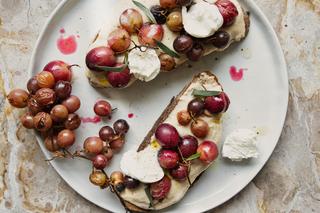 Trauben-Crostini: Trauben-Crostini mit Ajo Blanco Creme