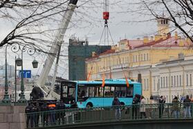 Спасательные работы в Санкт-Петербурге, где автобус рухнул в реку. Россия, 10 мая 2024 года. Фото: Reuters