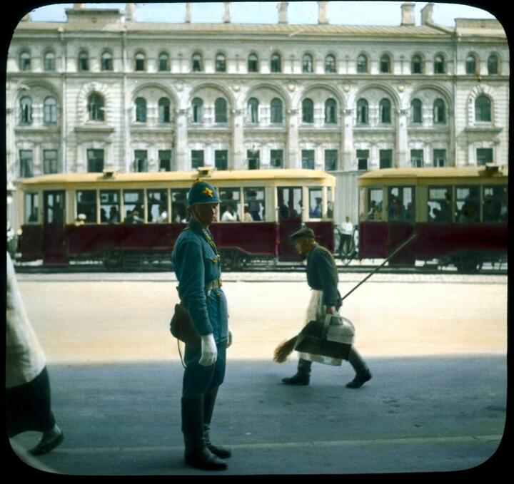 Милиционер в Москве (СССР), 1931 год. Фото: Брэнсон Деку, oldmos.ru, commons.wikimedia.org