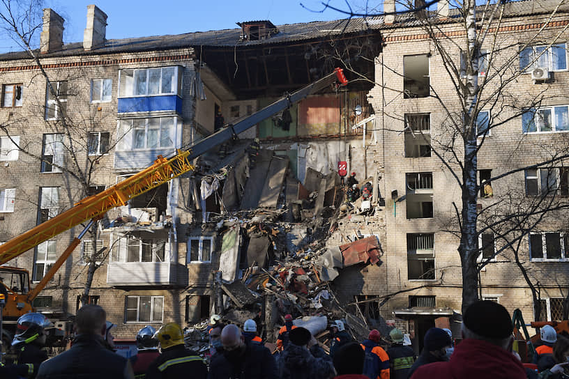 Последствия взрыва бытового газа в пятиэтажном жилом доме в Орехово-Зуево