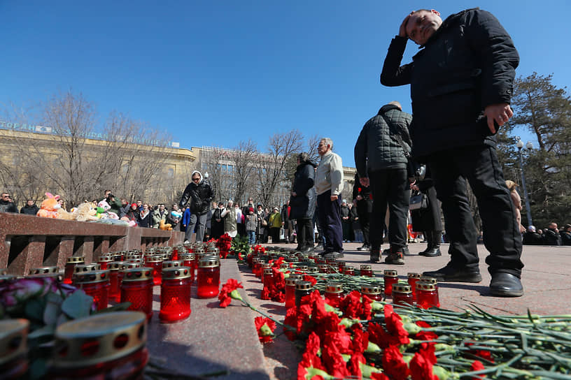 Волгоград. Памятная акция возле Вечного огня