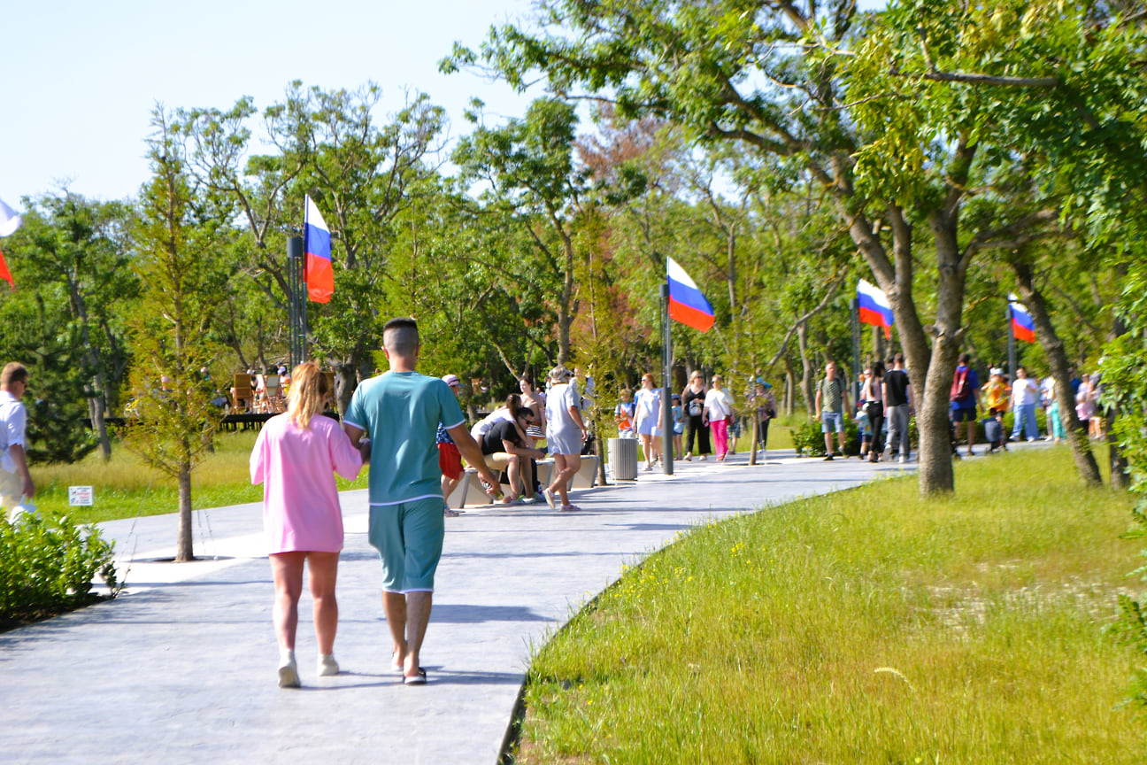 В парках многолюдно