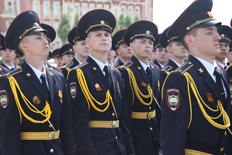 Военный парад на Театральной площади, посвященный 79-й годовщине Победы в Великой Отечественной войне. Парадные расчеты военнослужащих во время парада