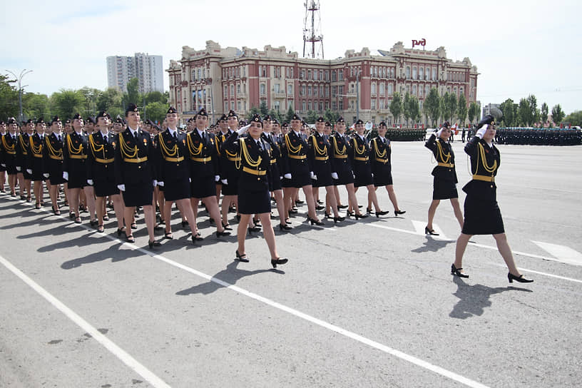 Военный парад на Театральной площади, посвященный 79-й годовщине Победы в Великой Отечественной войне. Парадные расчеты военнослужащих во время парада