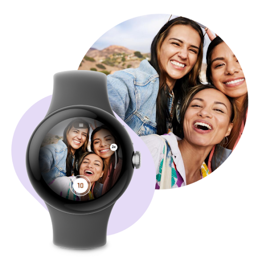 Un reloj inteligente muestra una imagen de tres amigas sonrientes en la pantalla con un botón de cámara y el control de zoom.