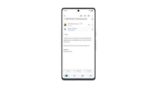 L'appli mobile Gmail détecte un e-mail en chinois et le traduit en anglais sur un téléphone Android.