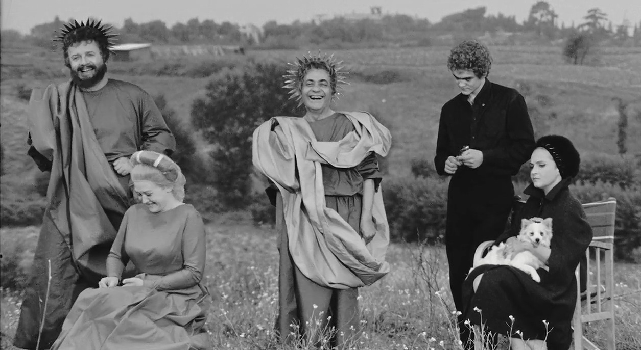 Maria Bernardini, Laura Betti, and Ettore Garofolo in Ro.Go.Pa.G. (1963)