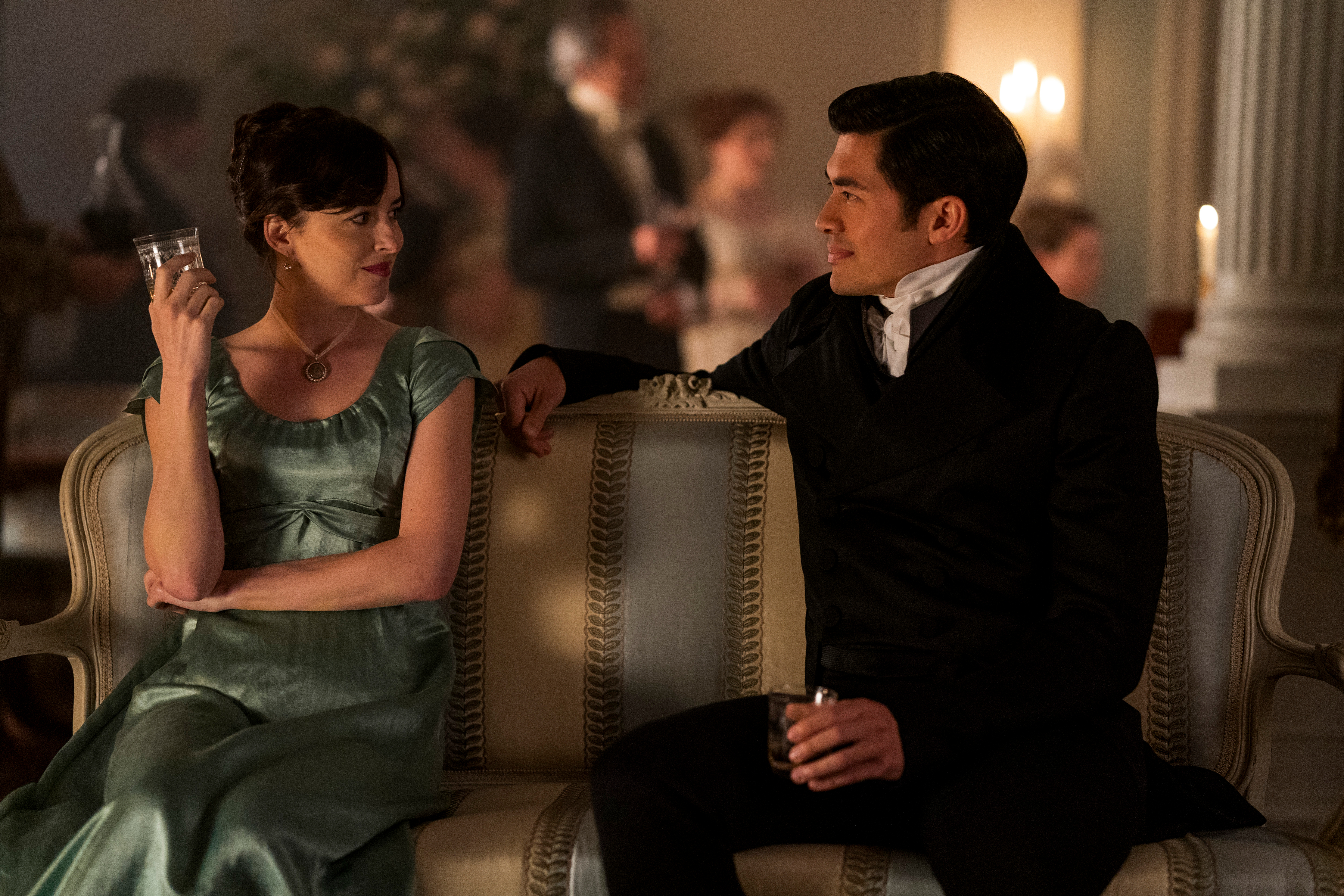 Dakota Johnson and Henry Golding in Persuasion (2022)