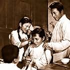 Daolin Sun and Lan Yu in Ge ming jia ting (1960)