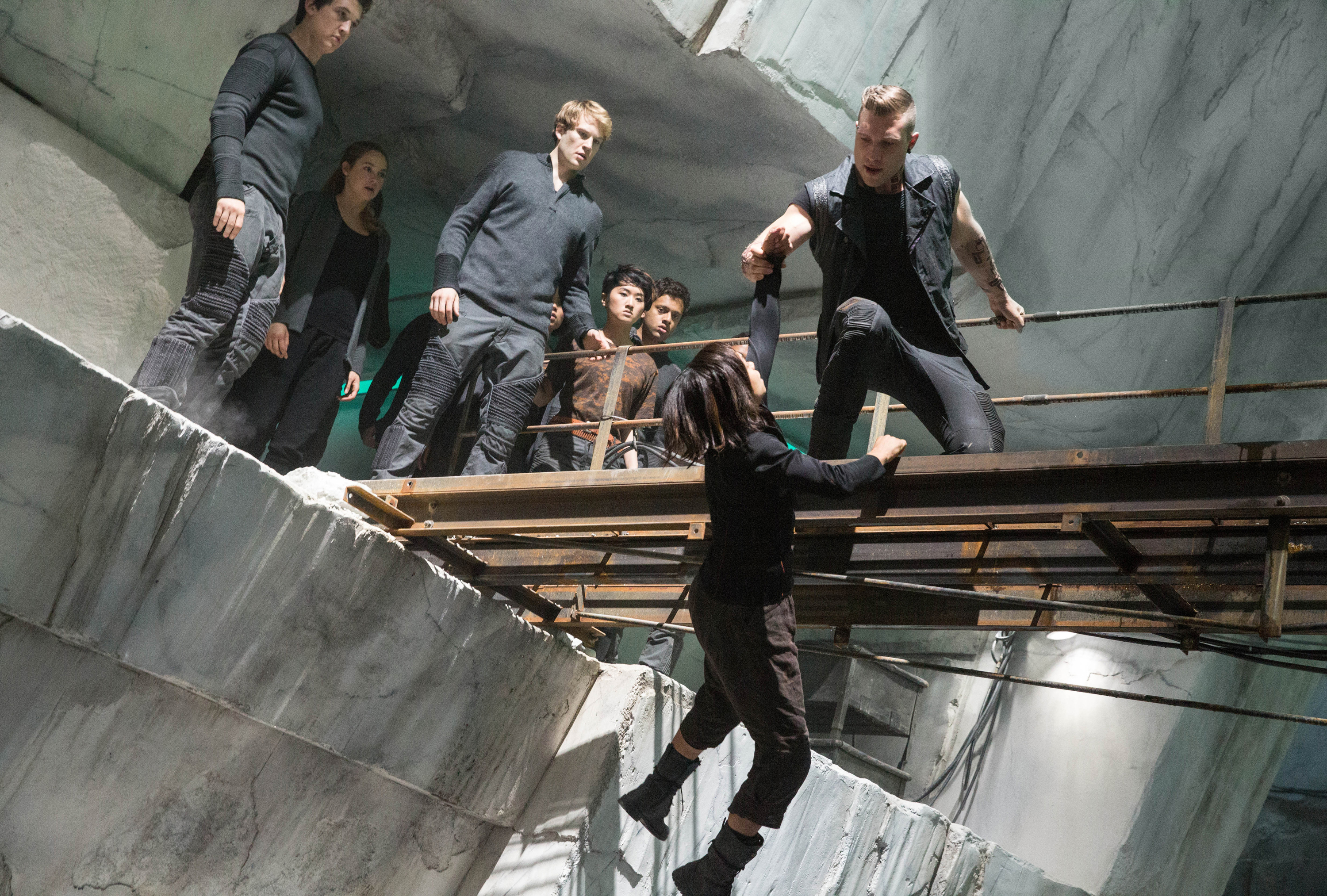 Shailene Woodley, Miles Teller, Zoë Kravitz, Jai Courtney, and Ben Lamb in Divergent (2014)