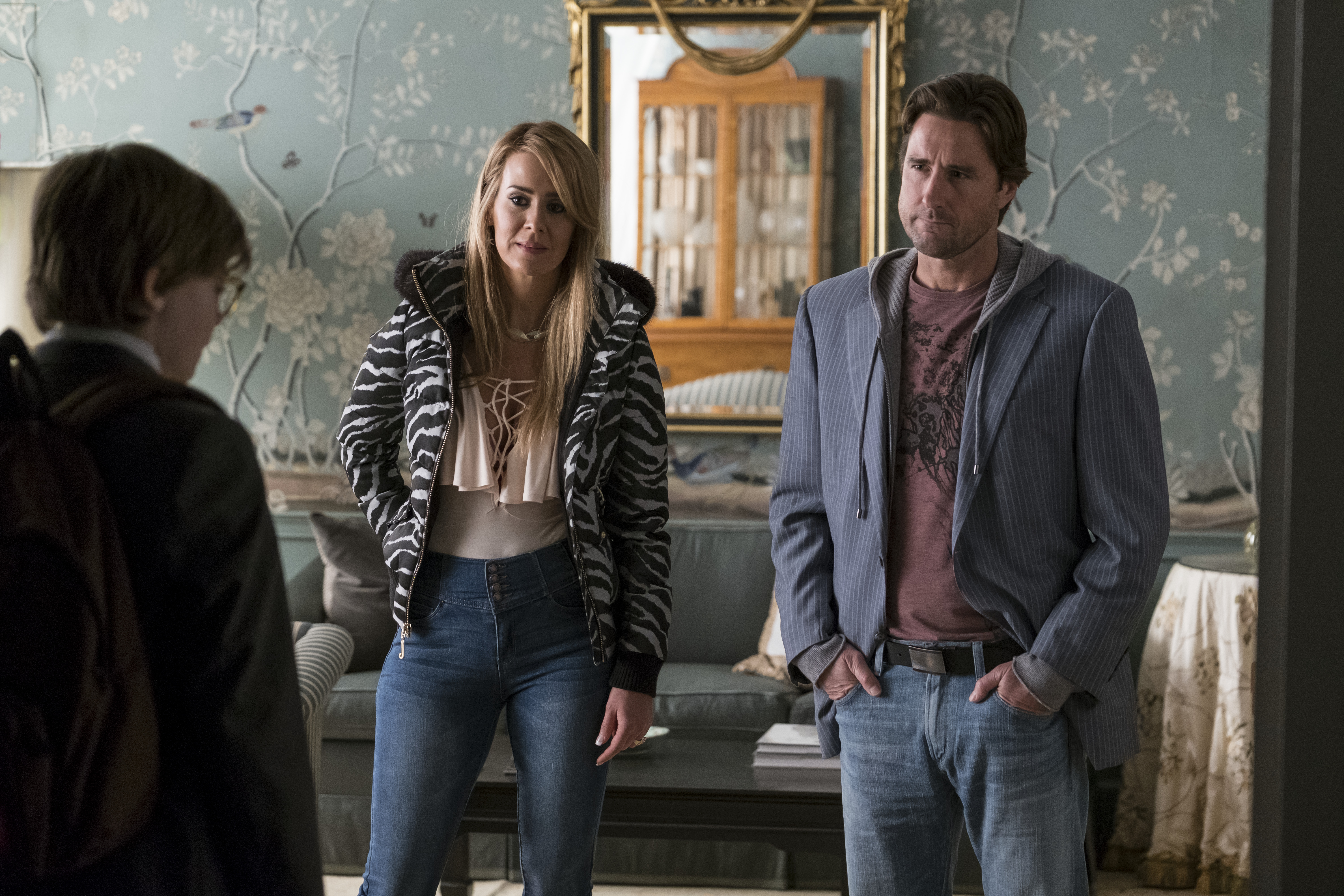 Sarah Paulson, Luke Wilson, and Oakes Fegley in The Goldfinch (2019)