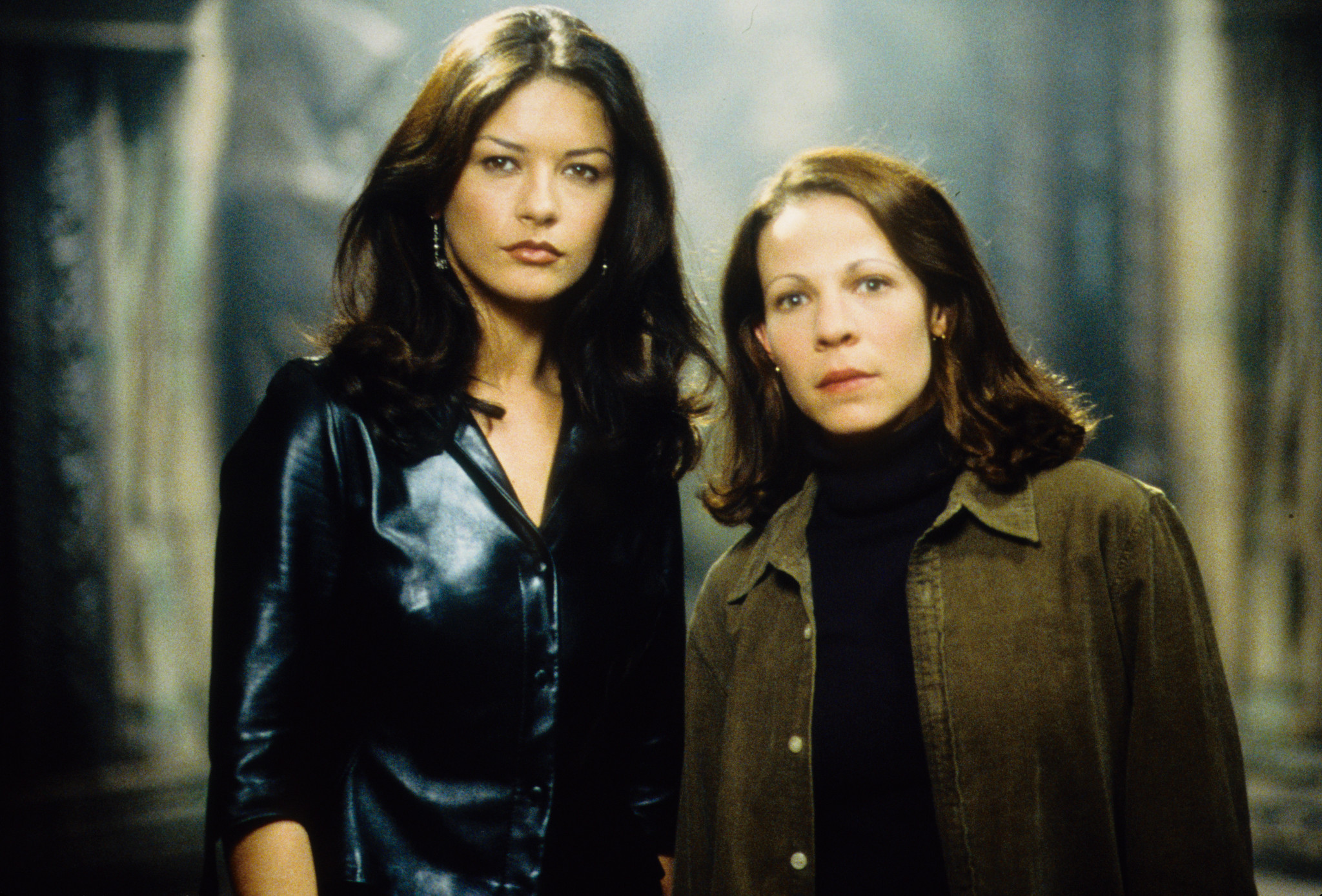 Lili Taylor and Catherine Zeta-Jones in The Haunting (1999)