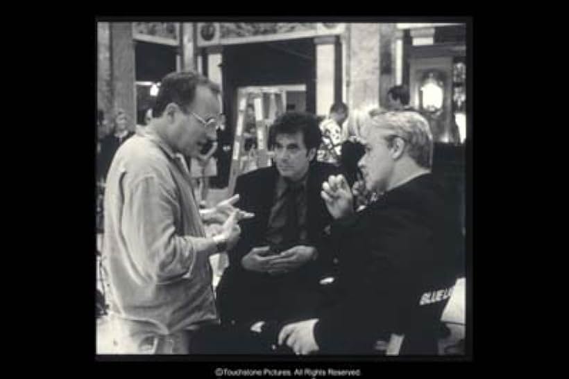 Writer/director Michael Mann discusses a scene with Al Pacino and Russell Crowe