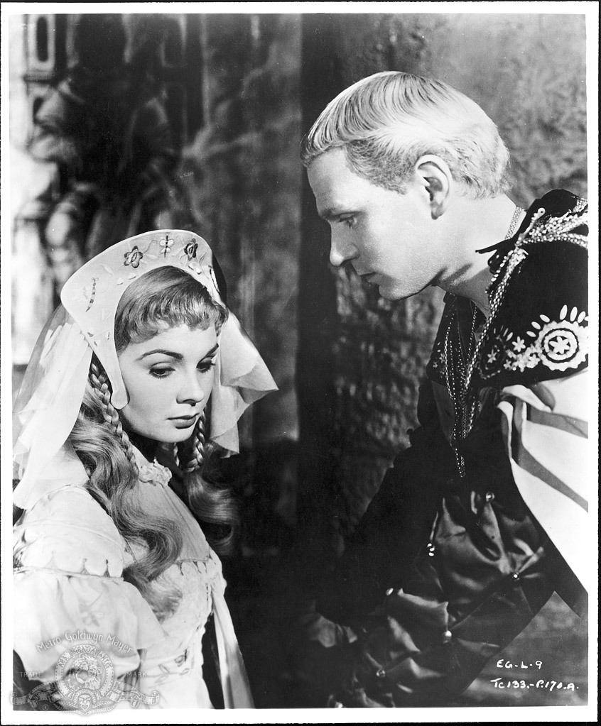 Laurence Olivier and Jean Simmons in Hamlet (1948)