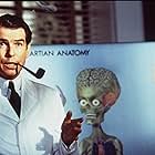 Pierce Brosnan in Mars Attacks! (1996)