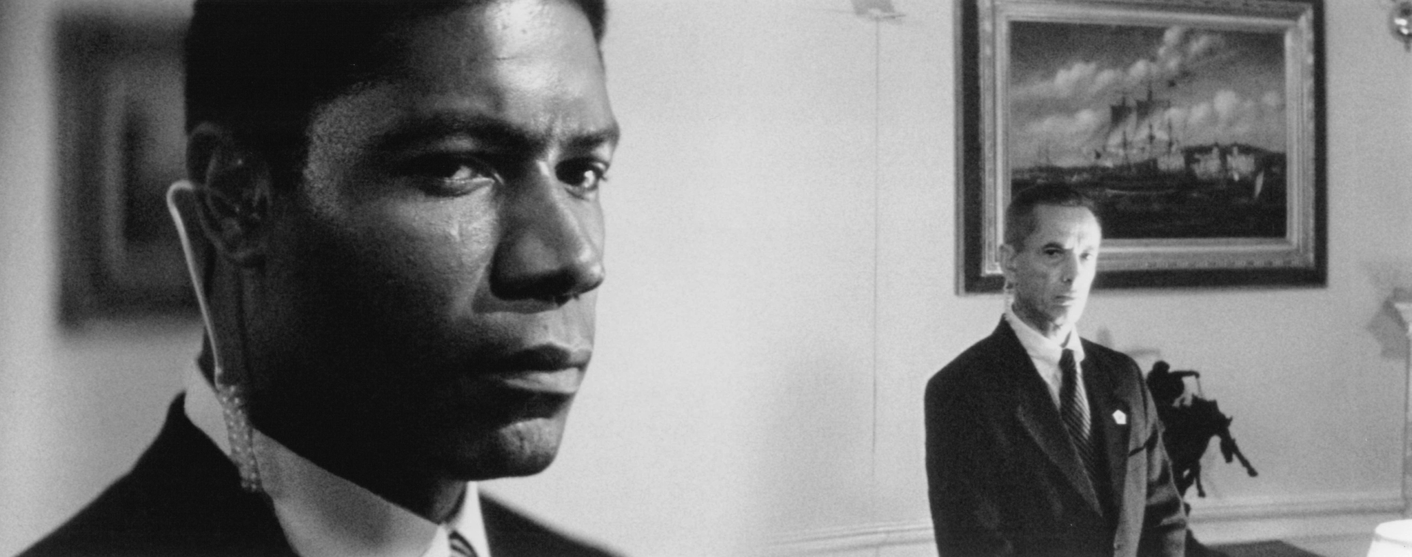 Scott Glenn and Dennis Haysbert in Absolute Power (1997)