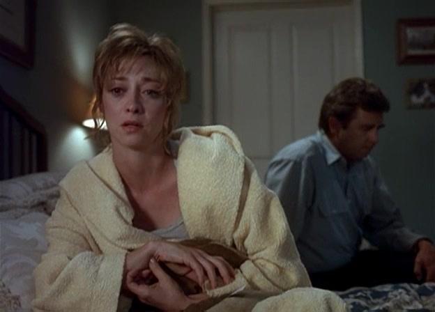 Beau Bridges and Sharon Lawrence in The Uninvited (1996)