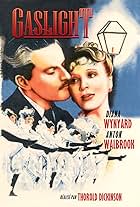Anton Walbrook and Diana Wynyard in Gaslight (1940)