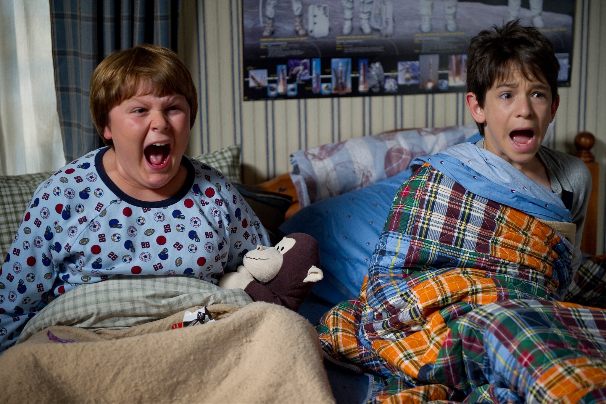 Zachary Gordon and Robert Capron in Diary of a Wimpy Kid: Rodrick Rules (2011)