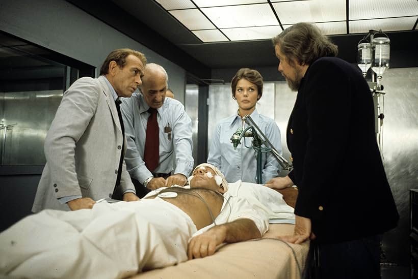 Elisabeth Brooks, Severn Darden, Don Mantooth, Darren McGavin, and Keenan Wynn in Kolchak: The Night Stalker (1974)