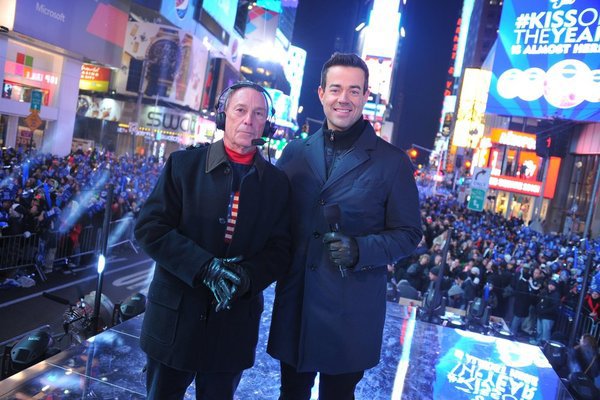 Carson Daly and Michael Bloomberg in NBC's New Year's Eve with Carson Daly (2013)