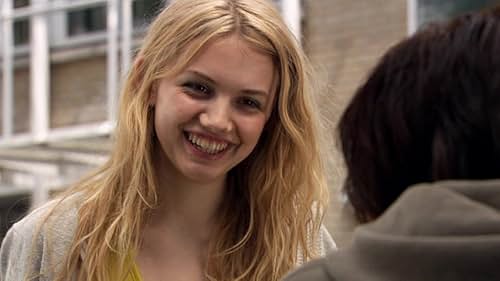 Mike Bailey and Hannah Murray in Skins (2007)