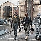 Anthony Mackie and Damson Idris in Outside the Wire (2021)