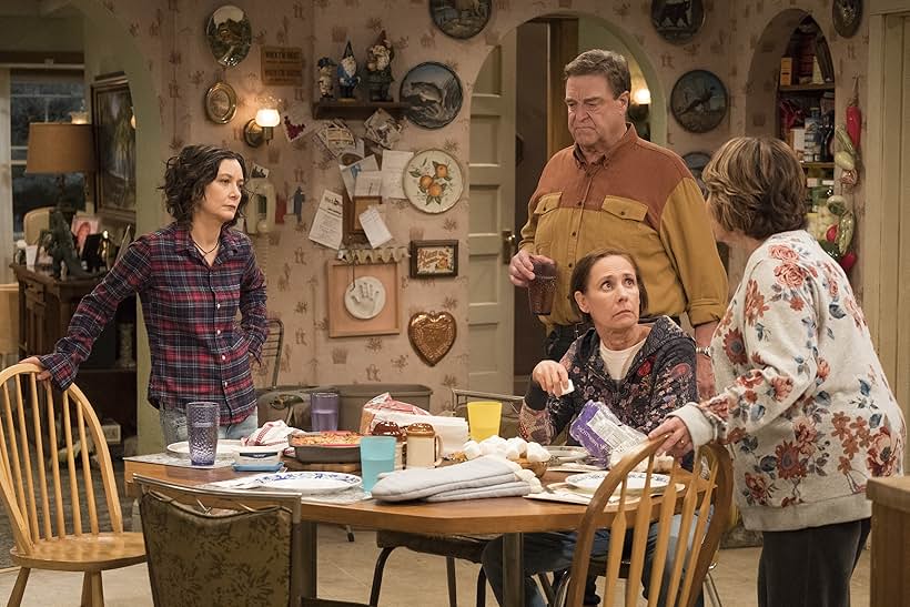 John Goodman, Roseanne Barr, Sara Gilbert, and Laurie Metcalf in Roseanne (1988)