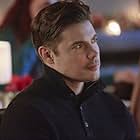 Josh Henderson in Time for Me to Come Home for Christmas (2018)