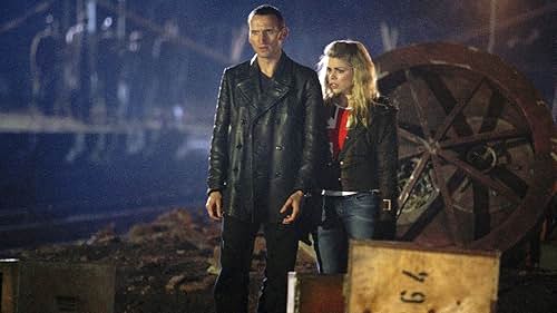 Christopher Eccleston and Billie Piper in Doctor Who (2005)