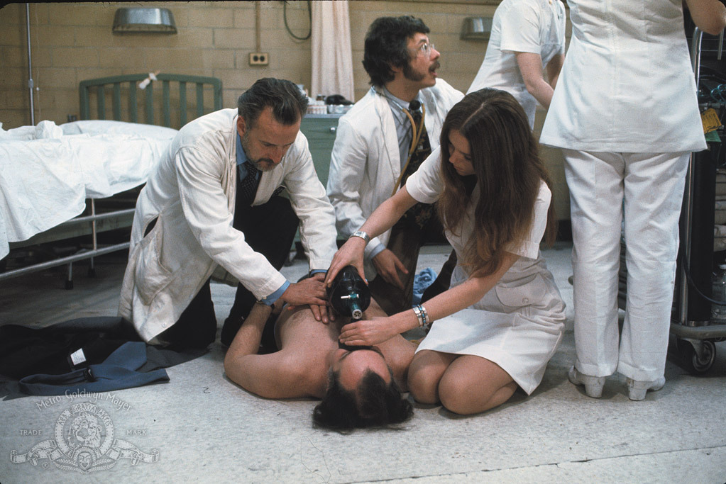 Diana Rigg, George C. Scott, and Richard Dysart in The Hospital (1971)