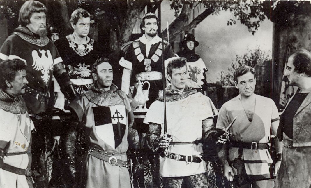 Roger Moore, Robert Brown, and Andrew Keir in Ivanhoe (1958)