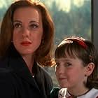 Elizabeth Perkins and Mara Wilson in Miracle on 34th Street (1994)