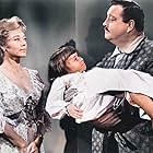 Jackie Gleason, Linda Bruhl, and Glynis Johns in Papa's Delicate Condition (1963)
