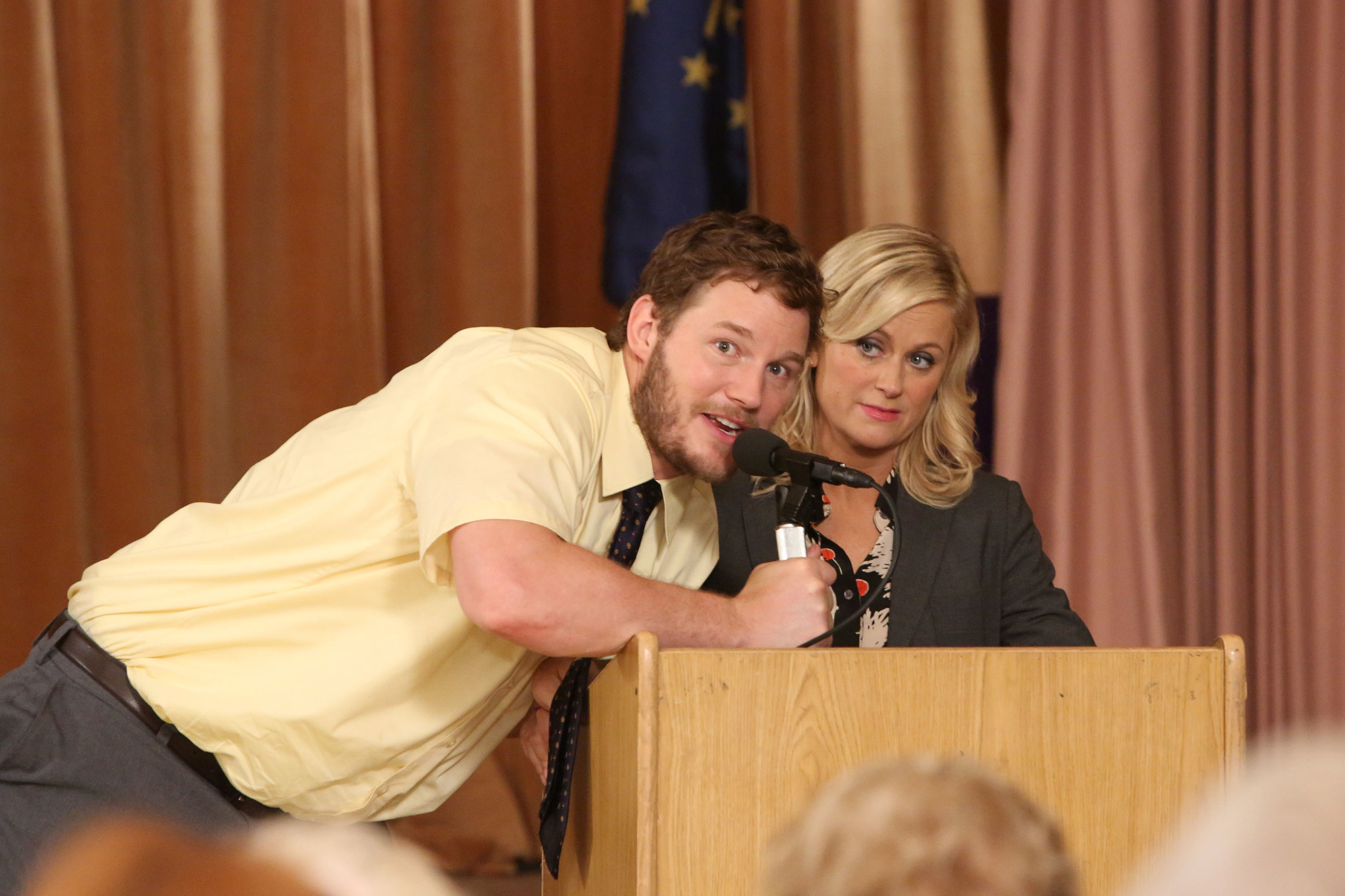 Amy Poehler and Chris Pratt in Parks and Recreation (2009)