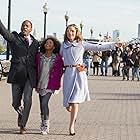 Jamie Foxx, Rose Byrne, Francesca Pinto, and Quvenzhané Wallis in Annie (2014)