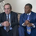 Tommy Lee Jones and Jamie Foxx in The Burial (2023)